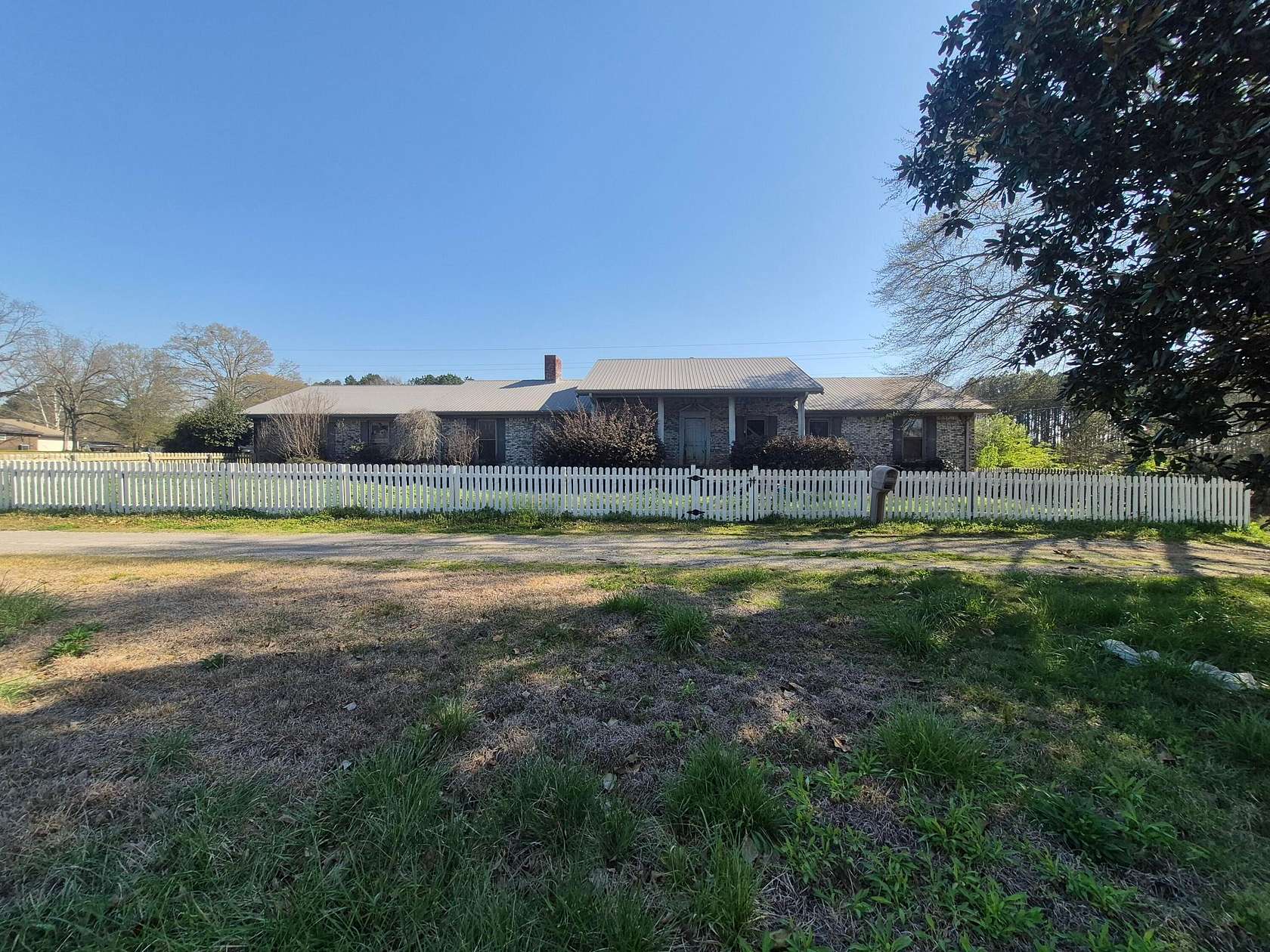 6 Acres of Land with Home for Sale in Nauvoo, Alabama