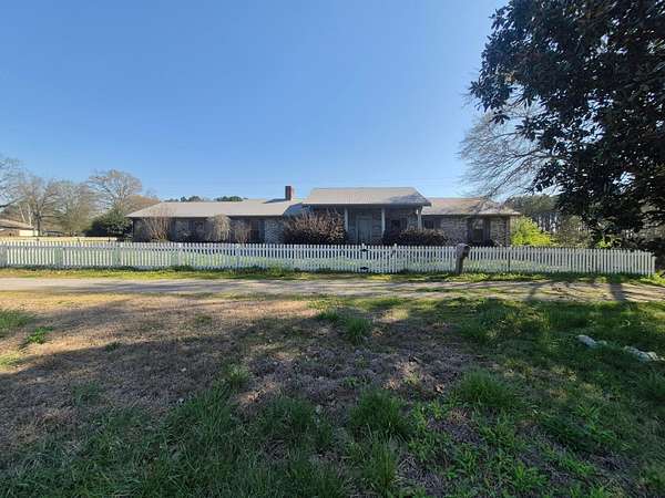 6 Acres of Land with Home for Sale in Nauvoo, Alabama