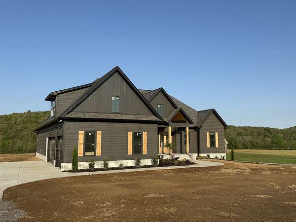 5.5 Acres of Land with Home for Sale in Lebanon, Tennessee