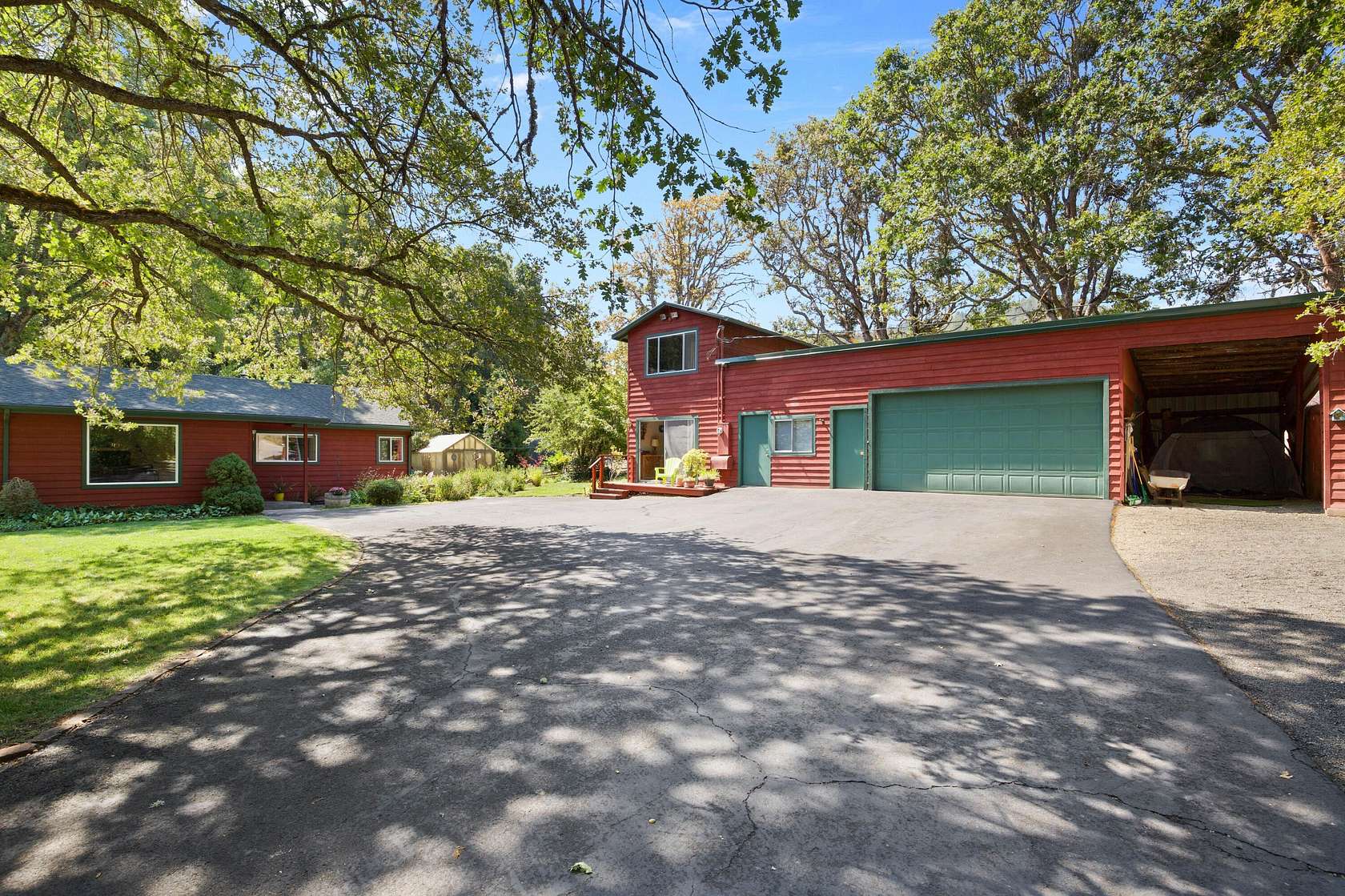 6.43 Acres of Land with Home for Sale in Medford, Oregon