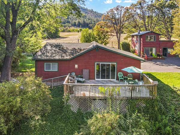 6.43 Acres of Land with Home for Sale in Medford, Oregon