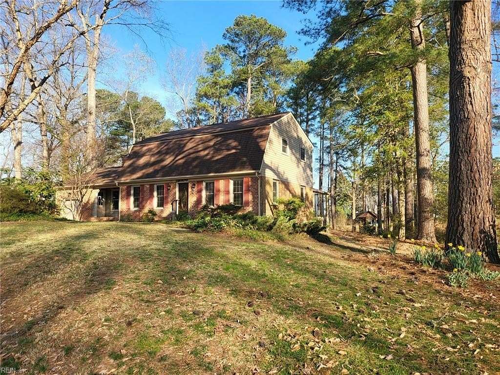 1.5 Acres of Land with Home for Sale in Newport News, Virginia