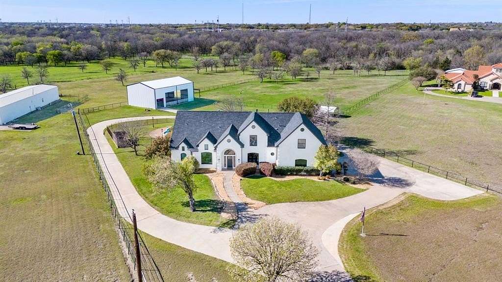 6.12 Acres of Land with Home for Sale in Sunnyvale, Texas