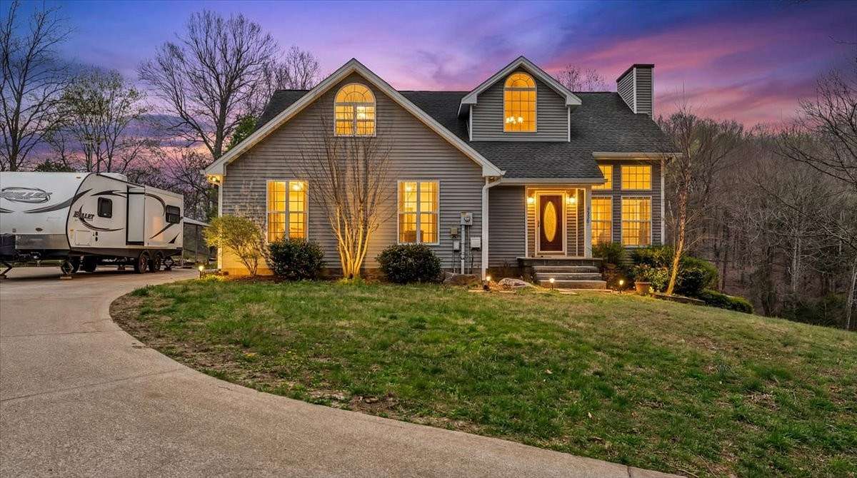 42.8 Acres of Land with Home for Sale in Clarksville, Tennessee