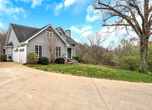 42.8 Acres of Land with Home for Sale in Clarksville, Tennessee