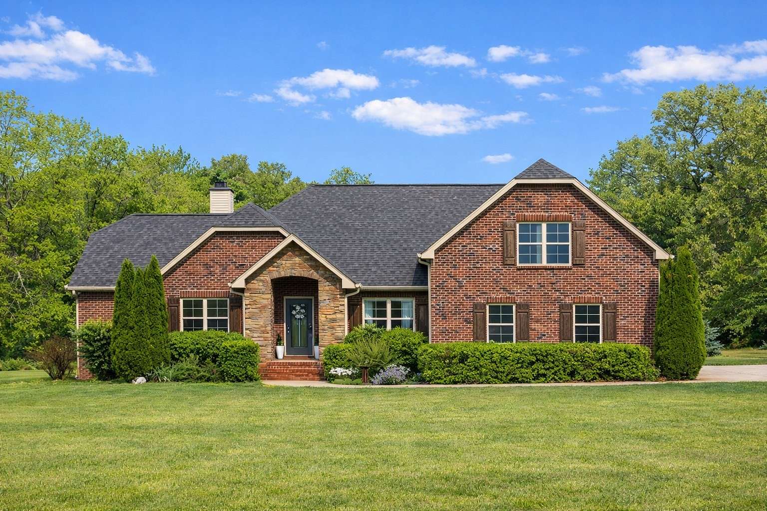 6 Acres of Land with Home for Sale in Springfield, Tennessee