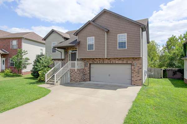 4.65 Acres of Land with Home for Lease in Clarksville, Tennessee