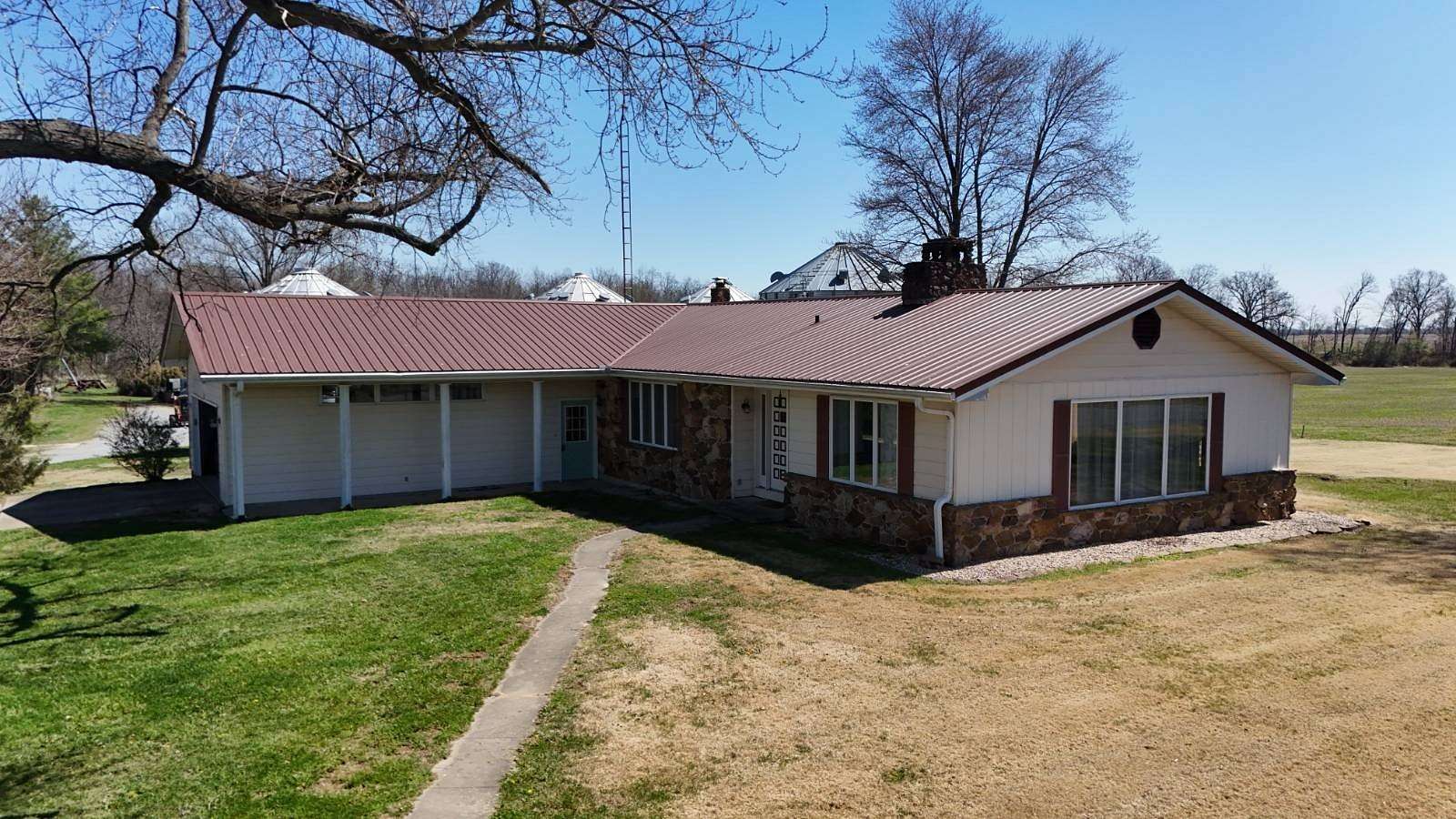 20 Acres of Agricultural Land with Home for Sale in Keenes, Illinois