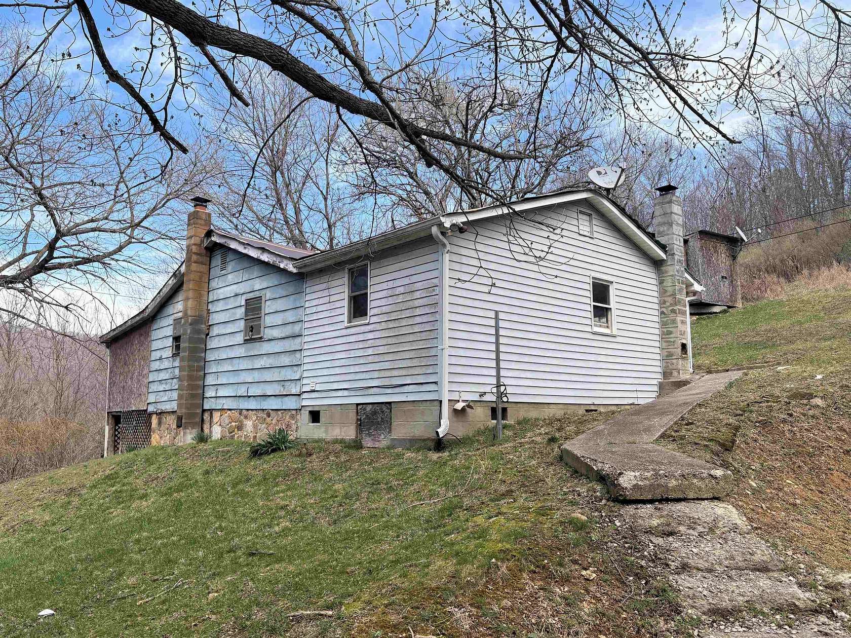 3.18 Acres of Land with Home for Sale in Pearisburg, Virginia