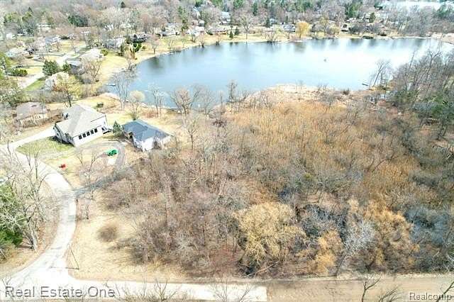 0.94 Acres of Residential Land for Sale in West Bloomfield, Michigan