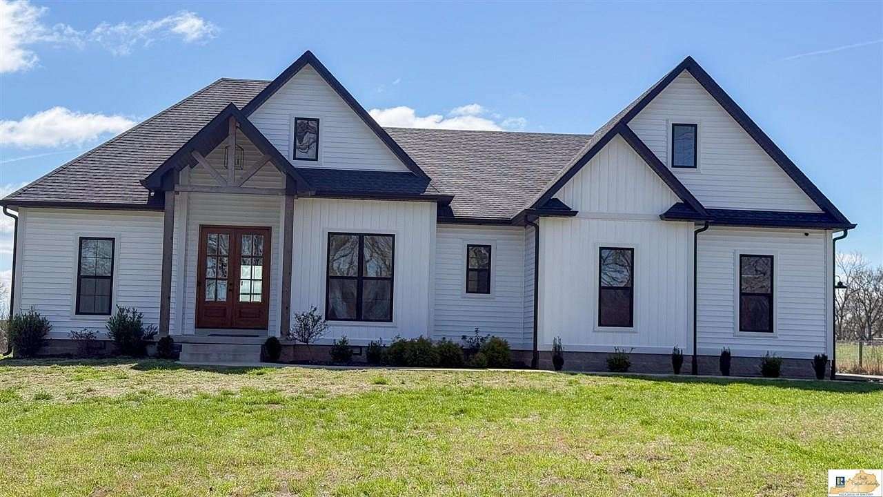 5 Acres of Land with Home for Sale in Smiths Grove, Kentucky