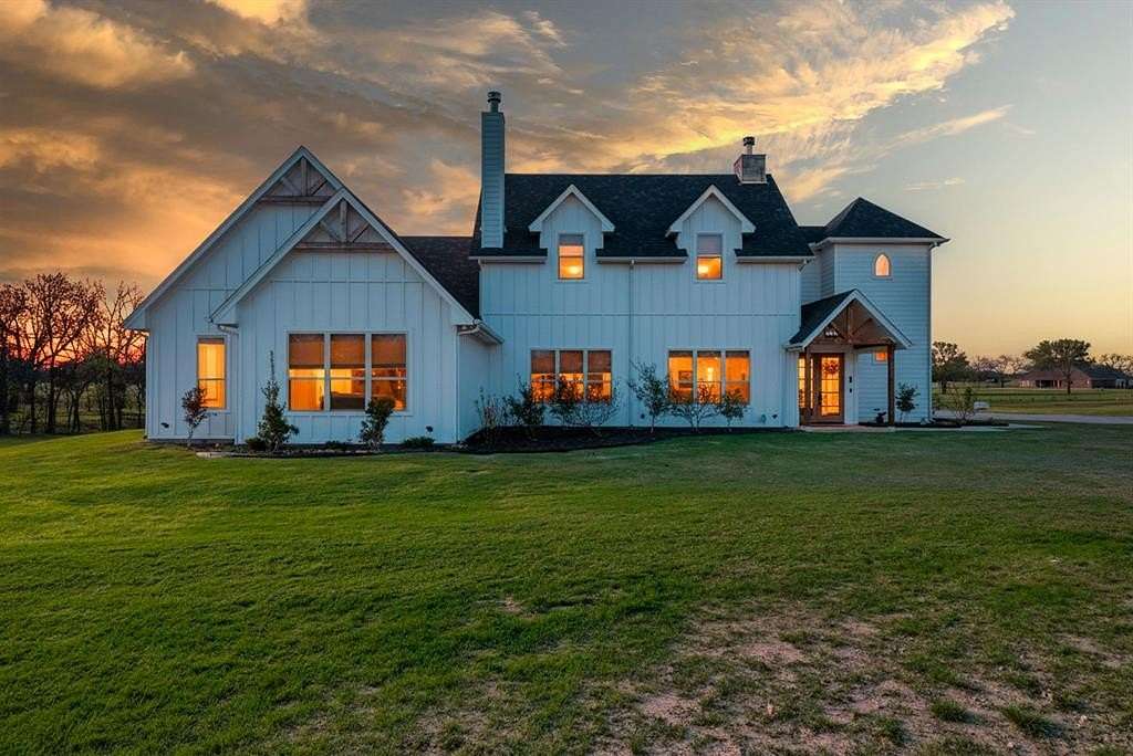 4.67 Acres of Land with Home for Sale in Decatur, Texas