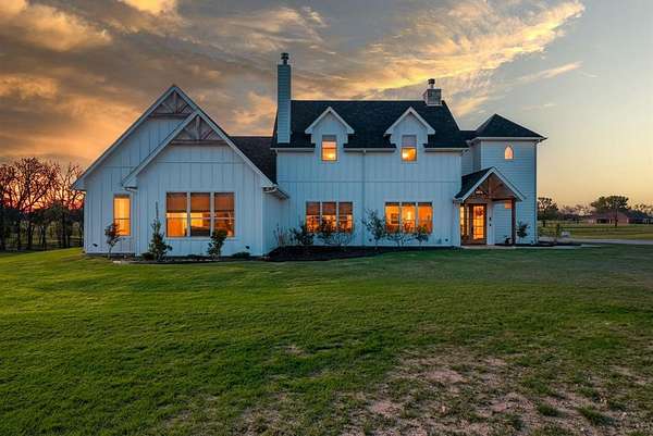 4.67 Acres of Land with Home for Sale in Decatur, Texas