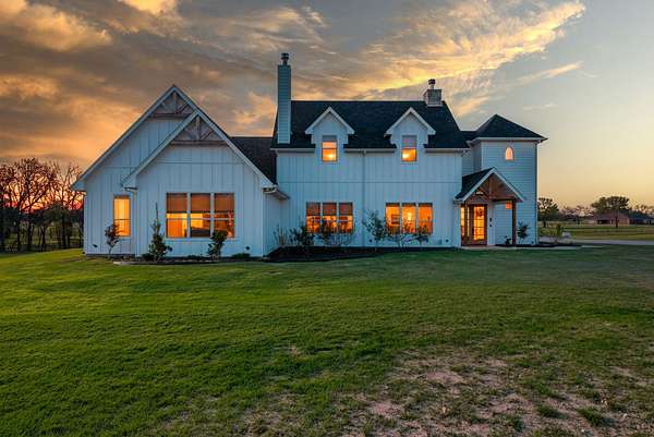 4.67 Acres of Land with Home for Sale in Decatur, Texas