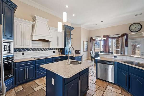 12.8 Acres of Land with Home for Sale in Waxahachie, Texas