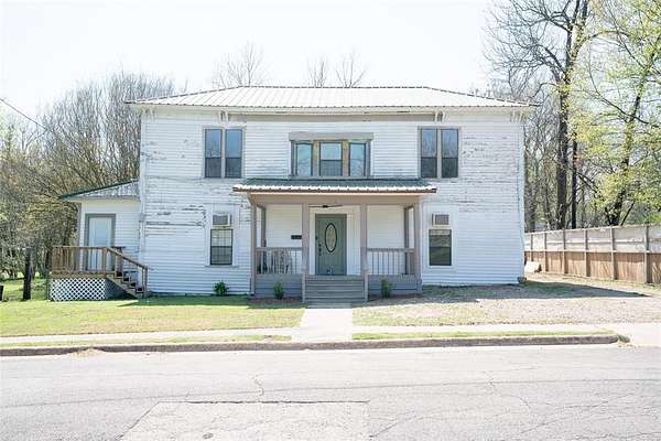 1.5 Acres of Land with Home for Sale in Paris, Texas