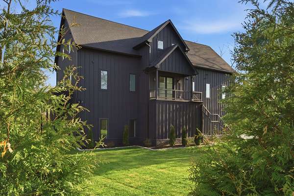 1.5 Acres of Land with Home for Sale in Franklin, Tennessee