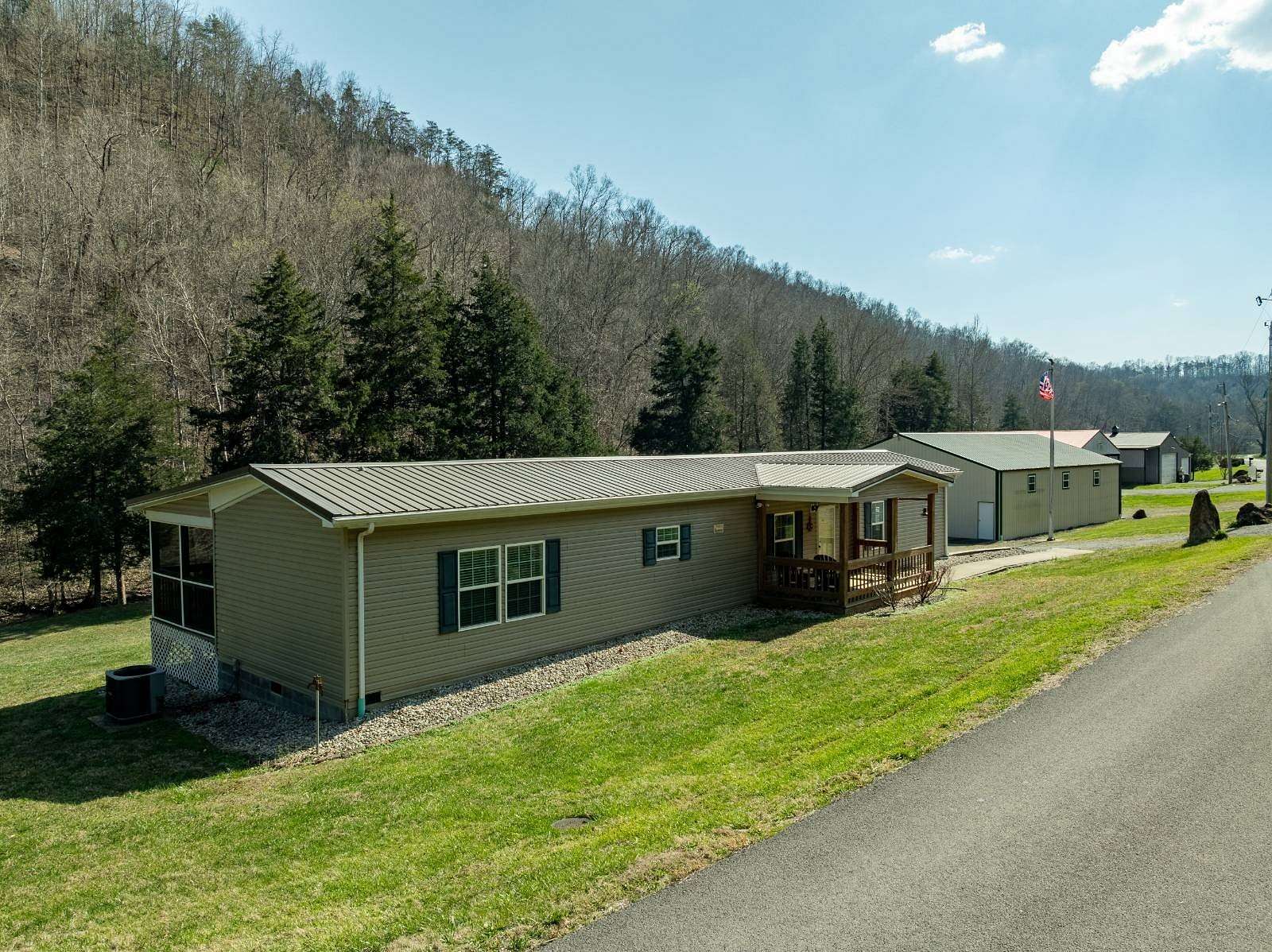 1.5 Acres of Residential Land for Sale in Jamestown, Kentucky