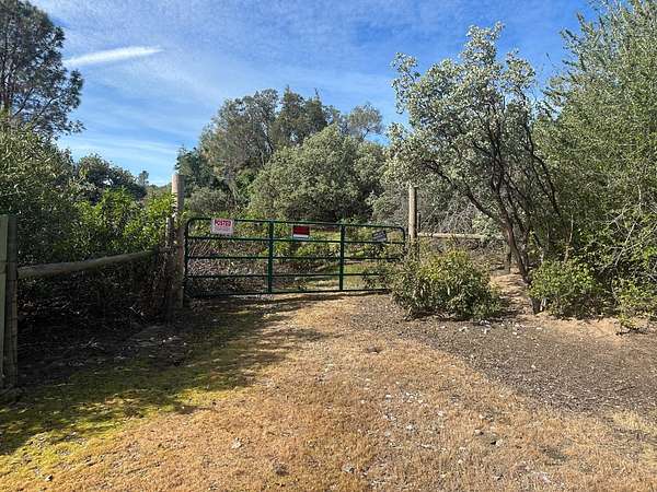 9.2 Acres of Residential Land for Sale in Coarsegold, California