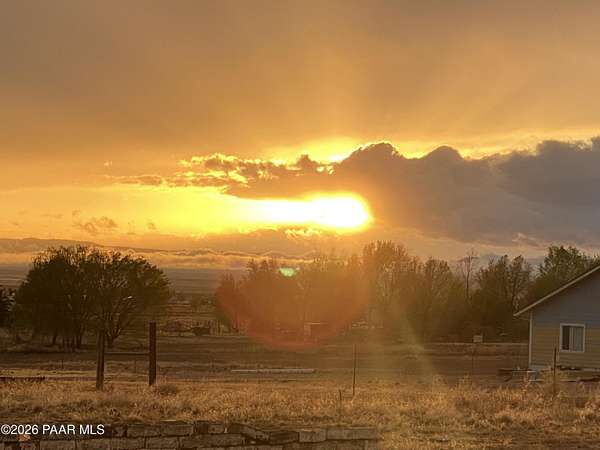 1 Acre of Land for Sale in Paulden, Arizona