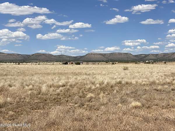 1 Acre of Land for Sale in Paulden, Arizona