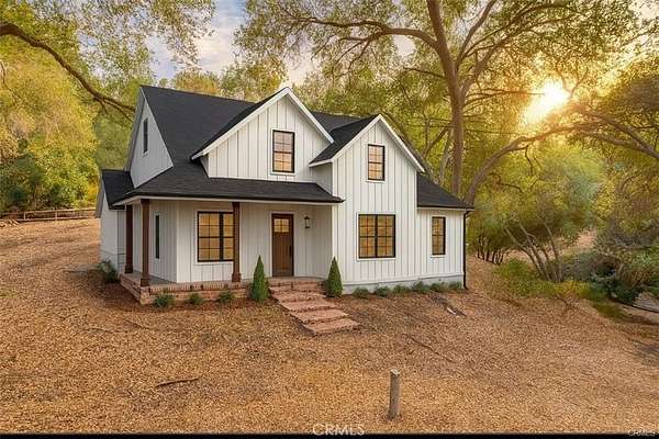 0.13 Acres of Residential Land for Sale in Woodland Hills, California