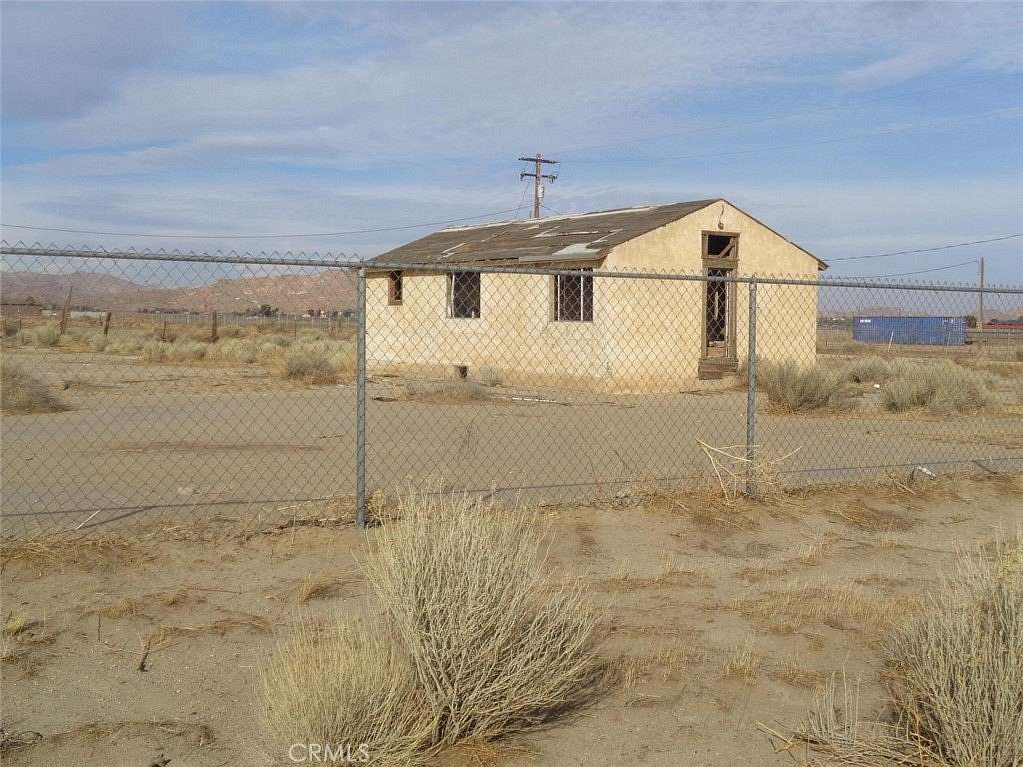 20 Acres of Improved Mixed-Use Land for Sale in Rosamond, California