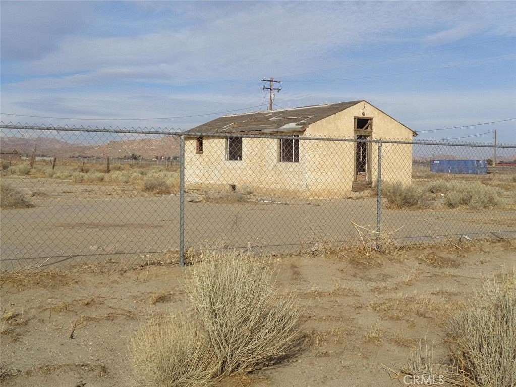 20 Acres of Land with Home for Sale in Rosamond, California