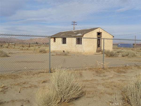 20 Acres of Land with Home for Sale in Rosamond, California