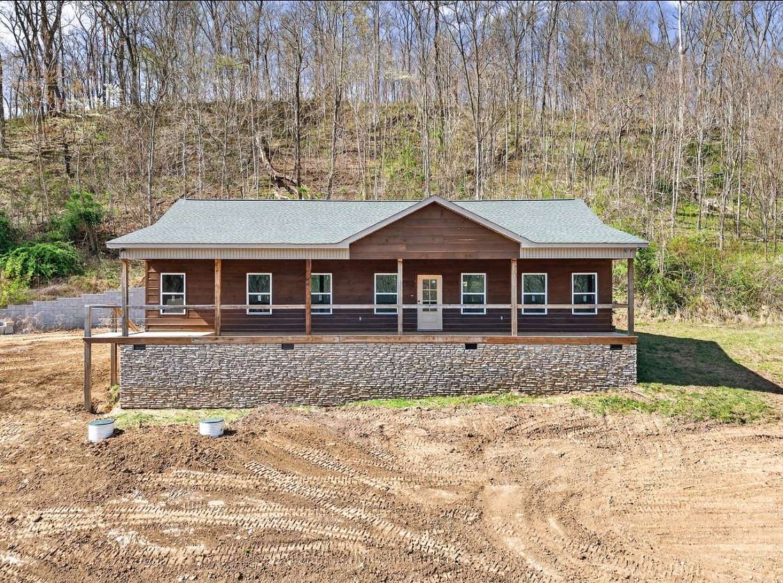 1.5 Acres of Land with Home for Sale in Silver Point, Tennessee