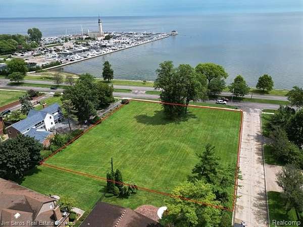 1.25 Acres of Residential Land for Sale in Grosse Pointe Shores, Michigan