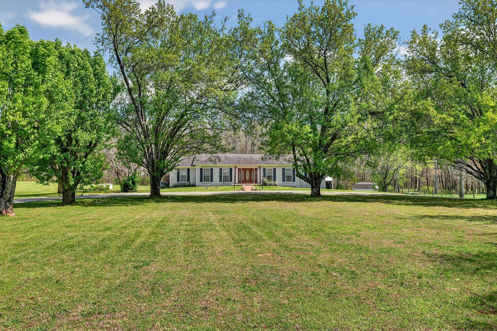 10 Acres of Land with Home for Sale in Fayetteville, Tennessee