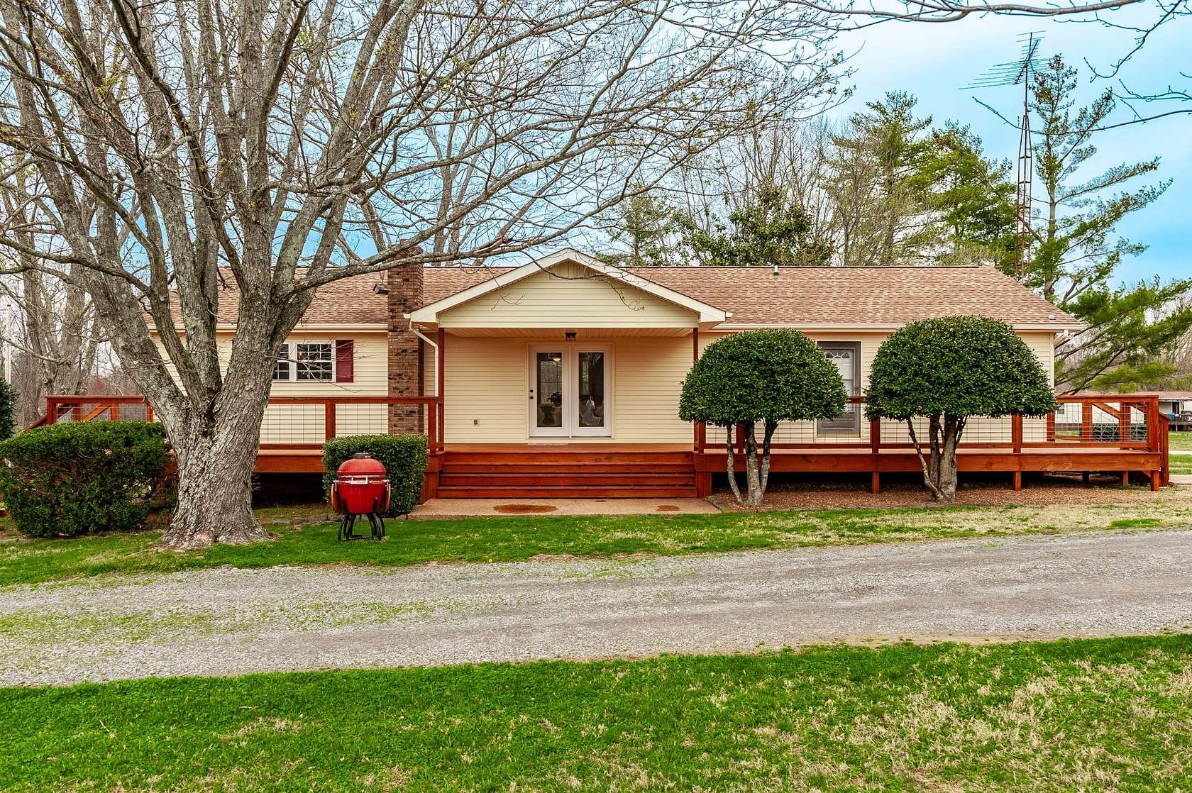 6 Acres of Land with Home for Sale in Lafayette, Tennessee