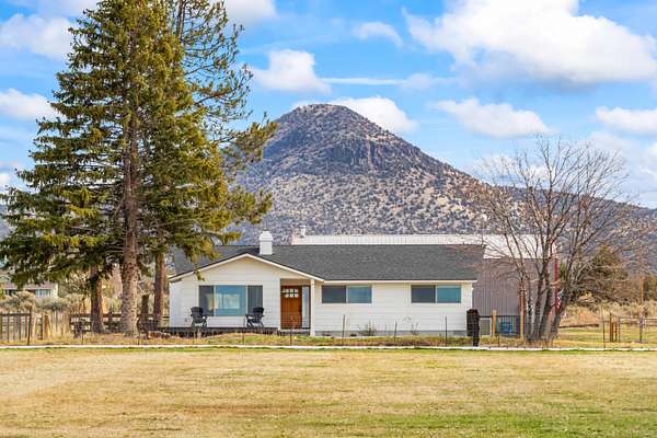 9.27 Acres of Land with Home for Sale in Powell Butte, Oregon