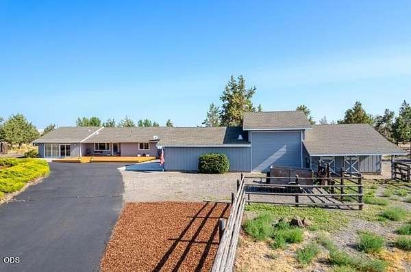 2.62 Acres of Land with Home for Sale in Redmond, Oregon