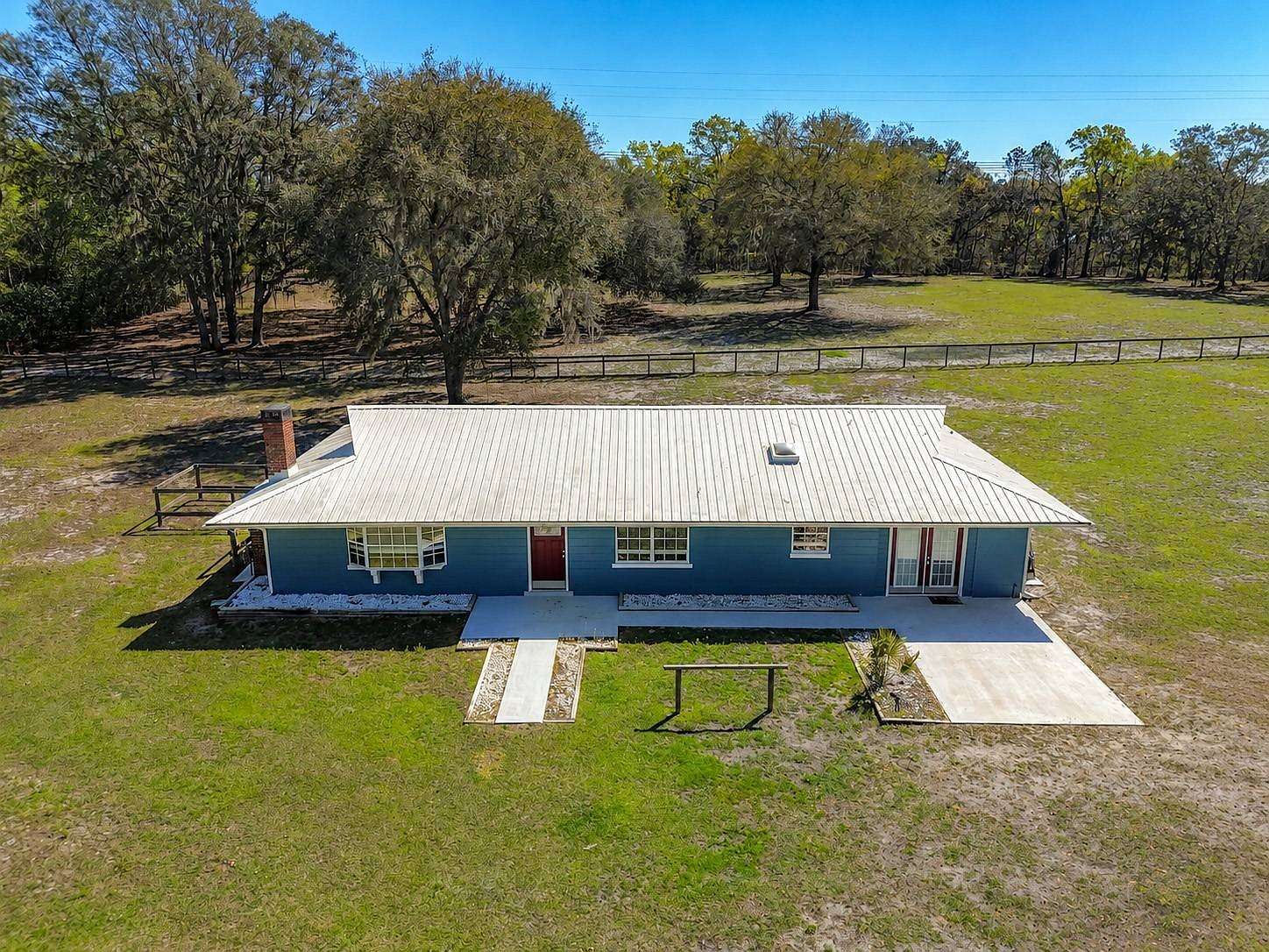 3.85 Acres of Land with Home for Sale in Palatka, Florida
