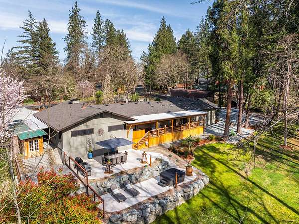 1.75 Acres of Land with Home for Sale in Grants Pass, Oregon