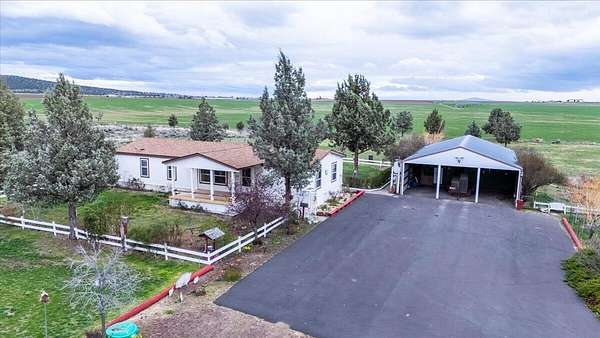 4.77 Acres of Land with Home for Sale in Culver, Oregon