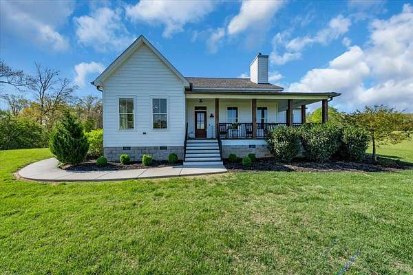 9 Acres of Land with Home for Sale in Winchester, Tennessee