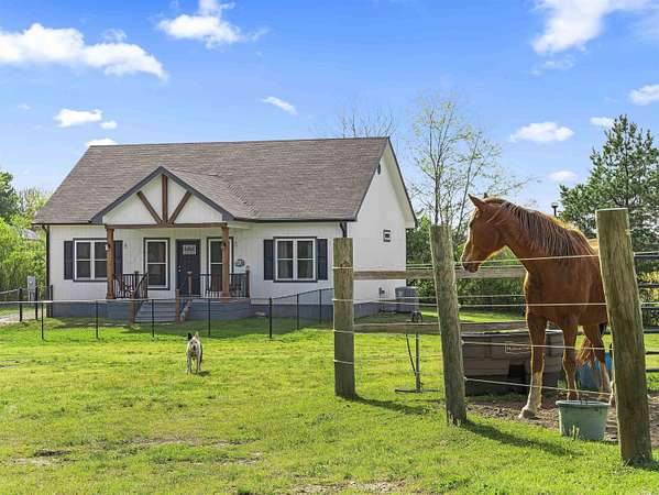 20 Acres of Agricultural Land with Home for Sale in Hot Springs, Arkansas