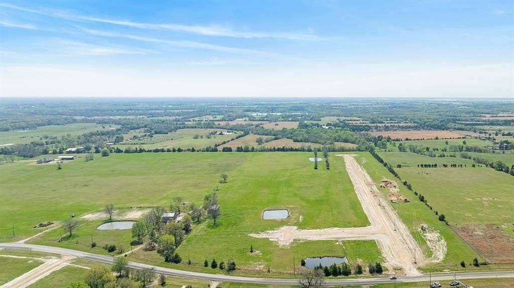 1 Acre of Residential Land for Sale in Sumner, Texas