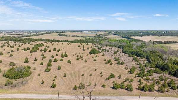 6.75 Acres of Residential Land for Sale in Paris, Texas
