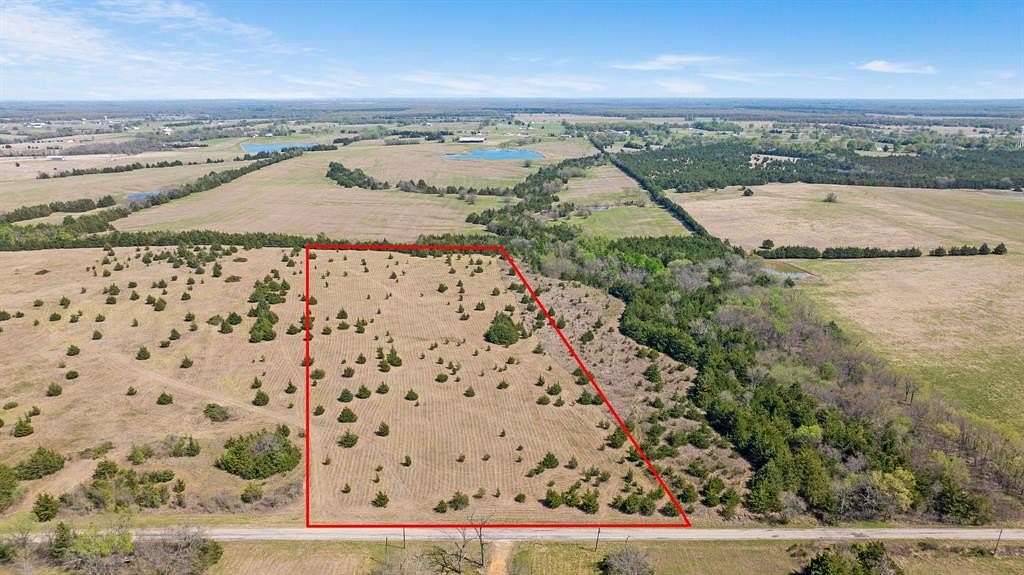 6.75 Acres of Residential Land for Sale in Paris, Texas