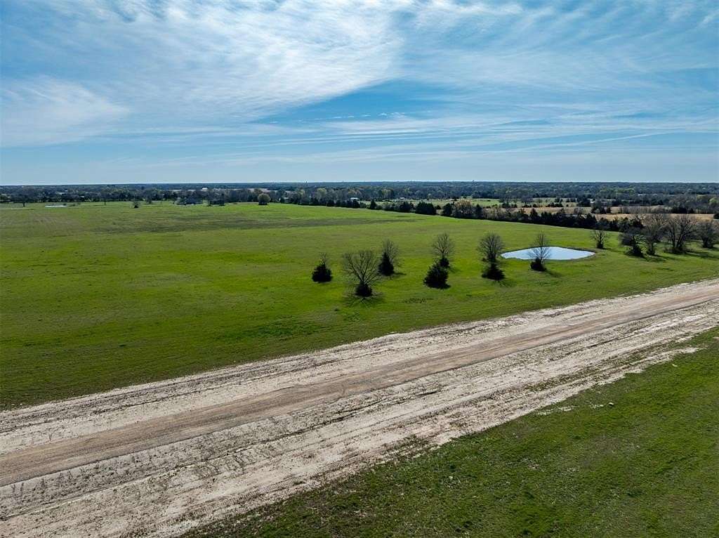 1 Acre of Residential Land for Sale in Sumner, Texas