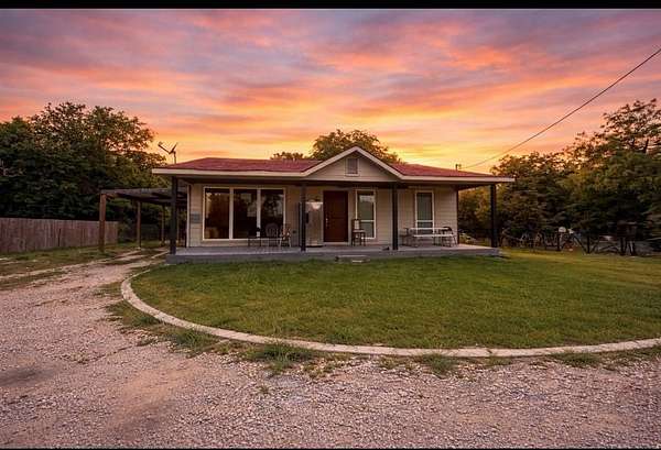 1.5 Acres of Land with Home for Sale in Corsicana, Texas