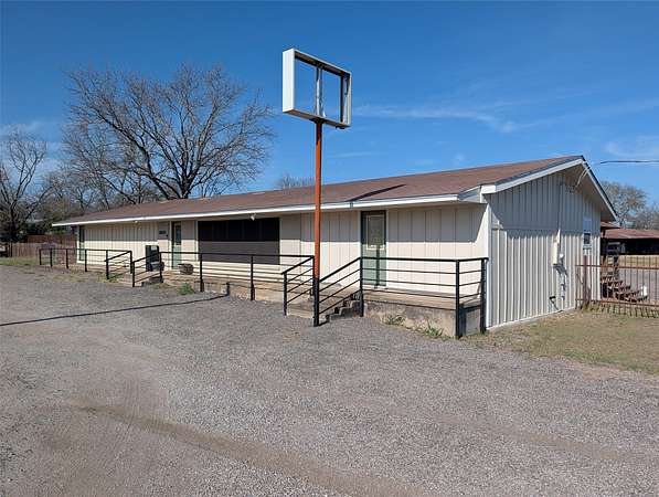 3.7 Acres of Mixed-Use Land for Sale in Gatesville, Texas