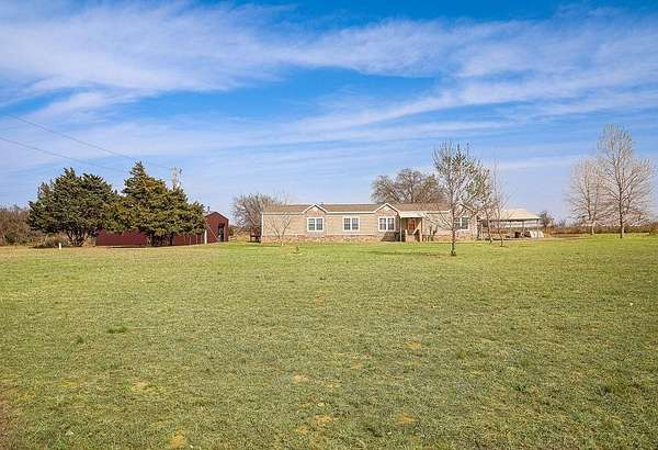 2.14 Acres of Land with Home for Sale in Sayre, Oklahoma