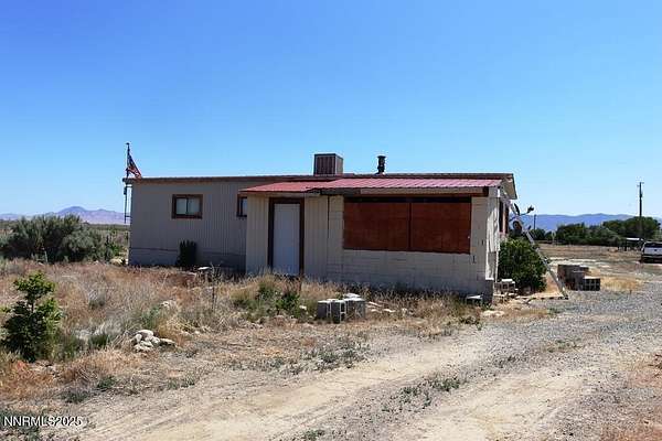 2.22 Acres of Land with Home for Sale in Winnemucca, Nevada