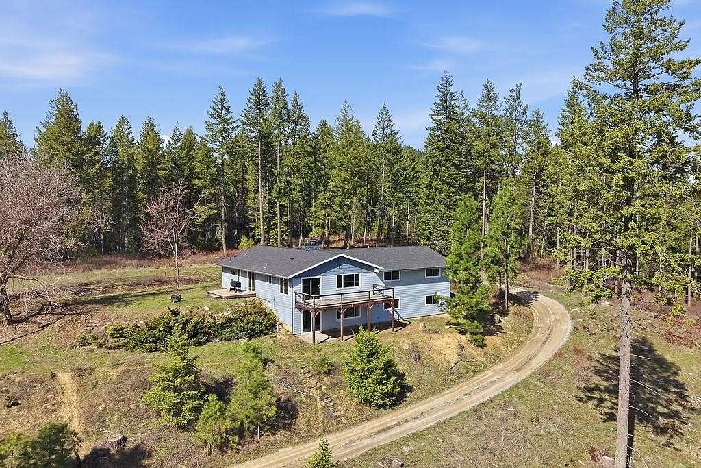 16.7 Acres of Land with Home for Sale in Clayton, Washington