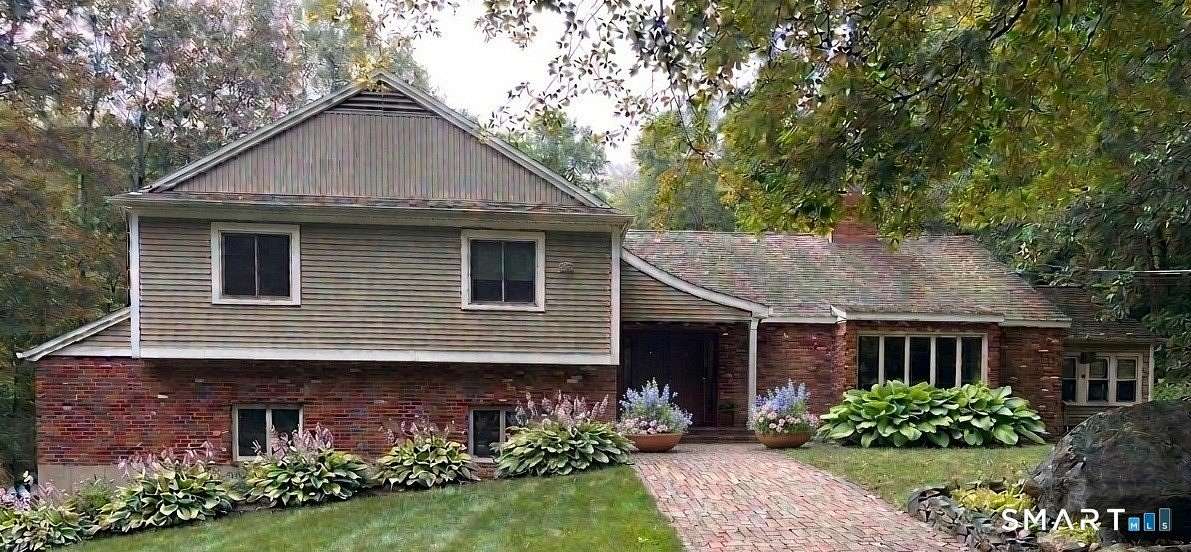 1.65 Acres of Land with Home for Sale in Middlebury, Connecticut